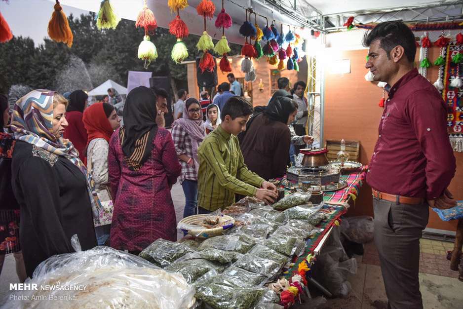 نمایشگاه توانمندی‌های روستاییان و عشایر استان فارس