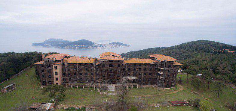 بزرگترین ساختمان چوبی تاریخی در اروپا 