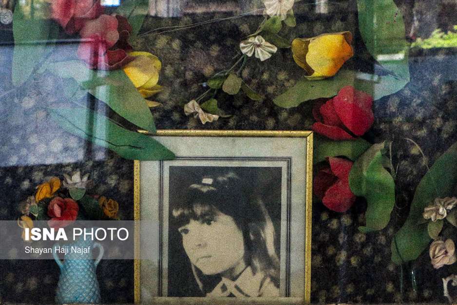 دفن کودکی زیر آوار جنگ