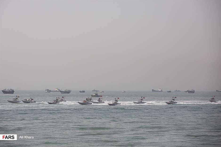رژه بزرگ دریایی ارتش و سپاه در خلیج فارس