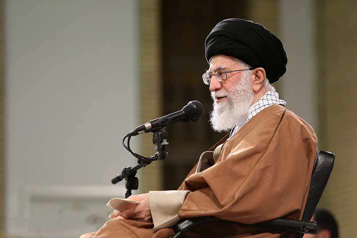 انتقاد رهبر انقلاب اسلامی از تخریب آثار اسلامی در مکه و مدینه به بهانه توسعه حج انتقاد رهبر انقلاب اسلامی از تخریب آثار اسلامی در مکه و مدینه به بهانه توسعه حج