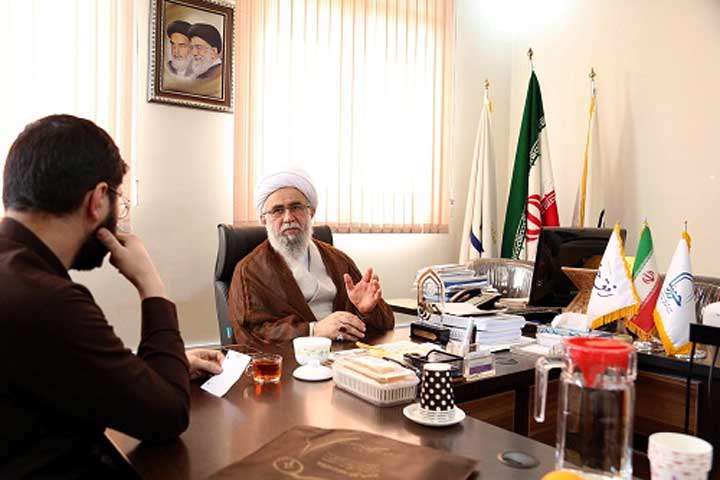 از واکنش مردم آلمان به روحانی مُلبَس شیعه تا رفت و آمد با پروفسور سمیعی و فوتبالیست ها از واکنش مردم آلمان به روحانی مُلبَس شیعه تا رفت و آمد با پروفسور سمیعی و فوتبالیست ها