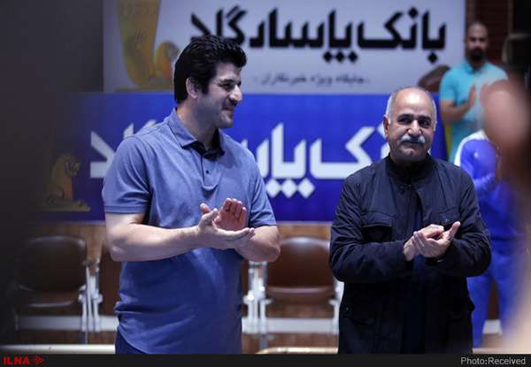 همه ما با مشکلات روبرو هستیم اما باید بایستیم