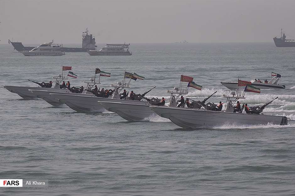 رژه بزرگ دریایی ارتش و سپاه در خلیج فارس