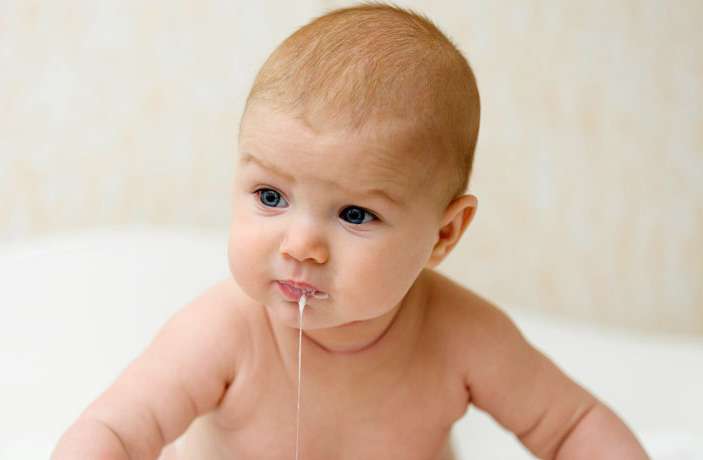 چرا کودکم مدام استفراغ میکند؟ چرا کودکم مدام استفراغ میکند؟