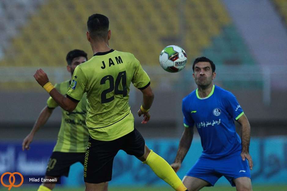 بازی فوتبال استقلال خوزستان و پارس جنوبی جم