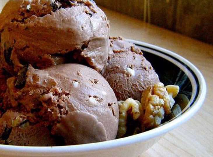 بستنی گردویی با قهوه