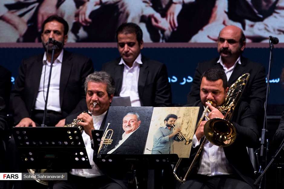 تجلیل از نوازندگان سازهای خاکی