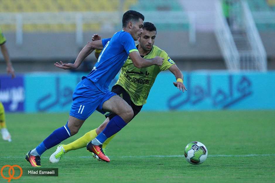 بازی فوتبال استقلال خوزستان و پارس جنوبی جم