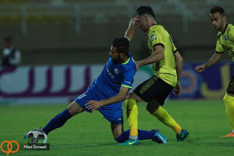 بازی فوتبال استقلال خوزستان و پارس جنوبی جم