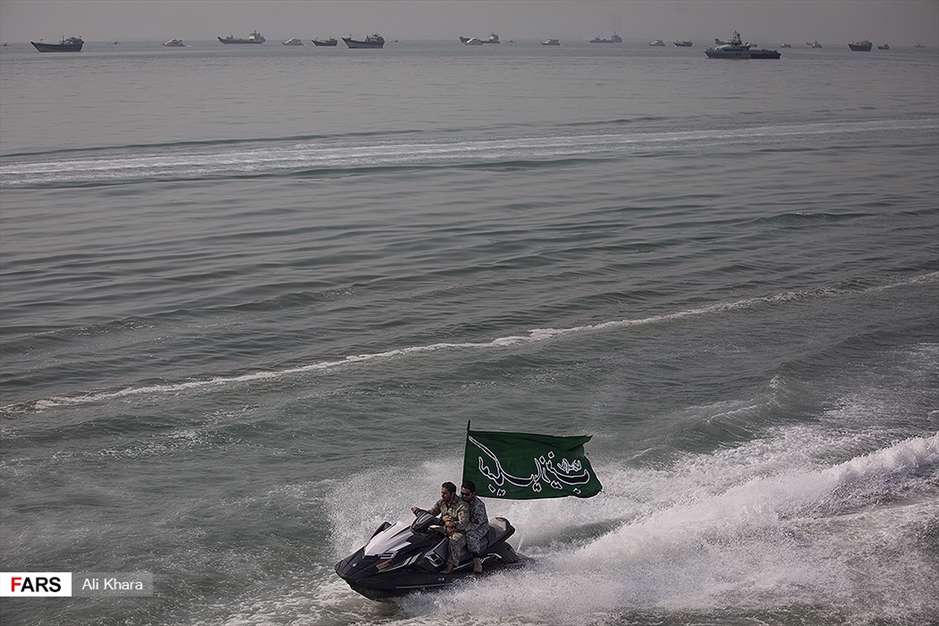 رژه بزرگ دریایی ارتش و سپاه در خلیج فارس