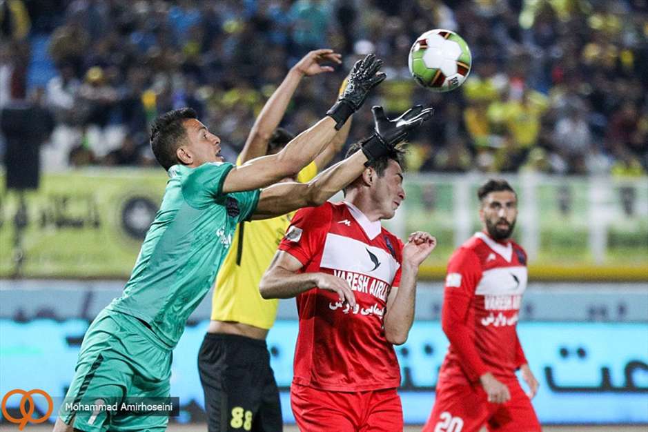  بازی فوتبال سپاهان و نساجی مازندران
