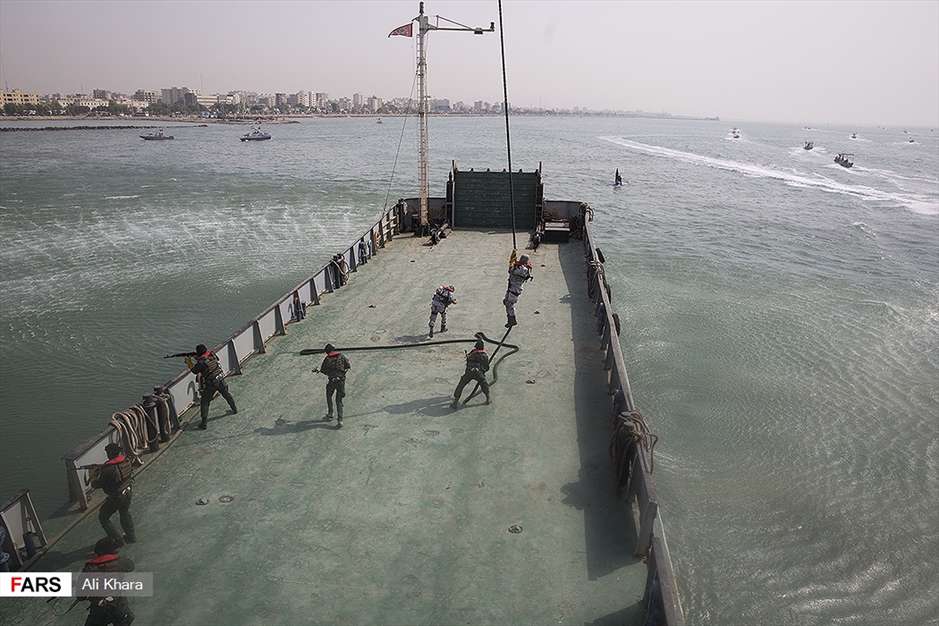 رژه بزرگ دریایی ارتش و سپاه در خلیج فارس
