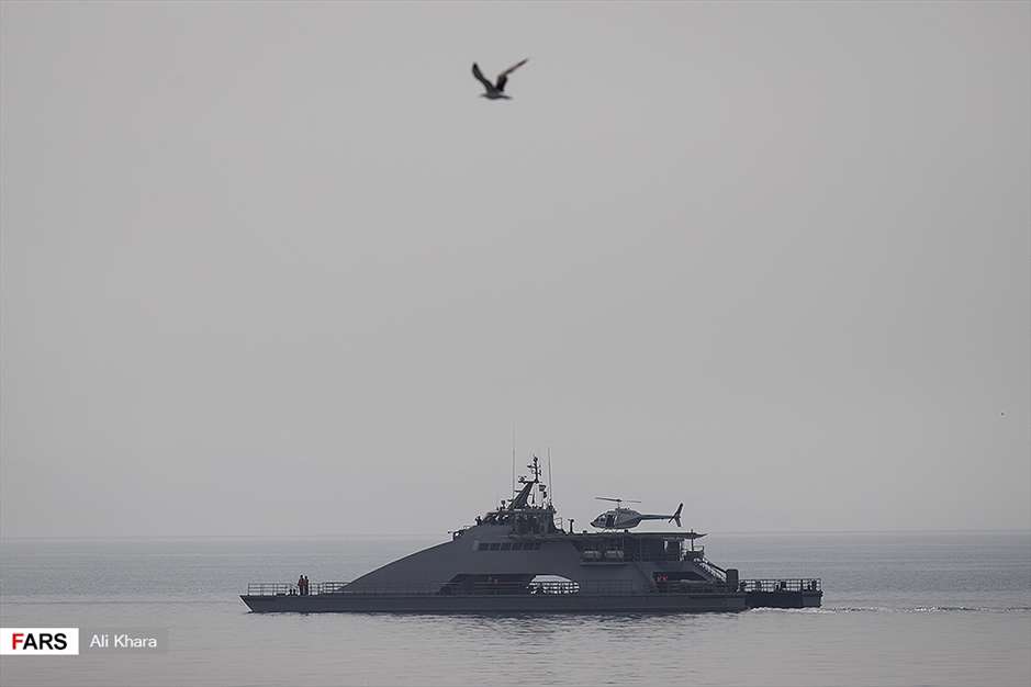 رژه بزرگ دریایی ارتش و سپاه در خلیج فارس