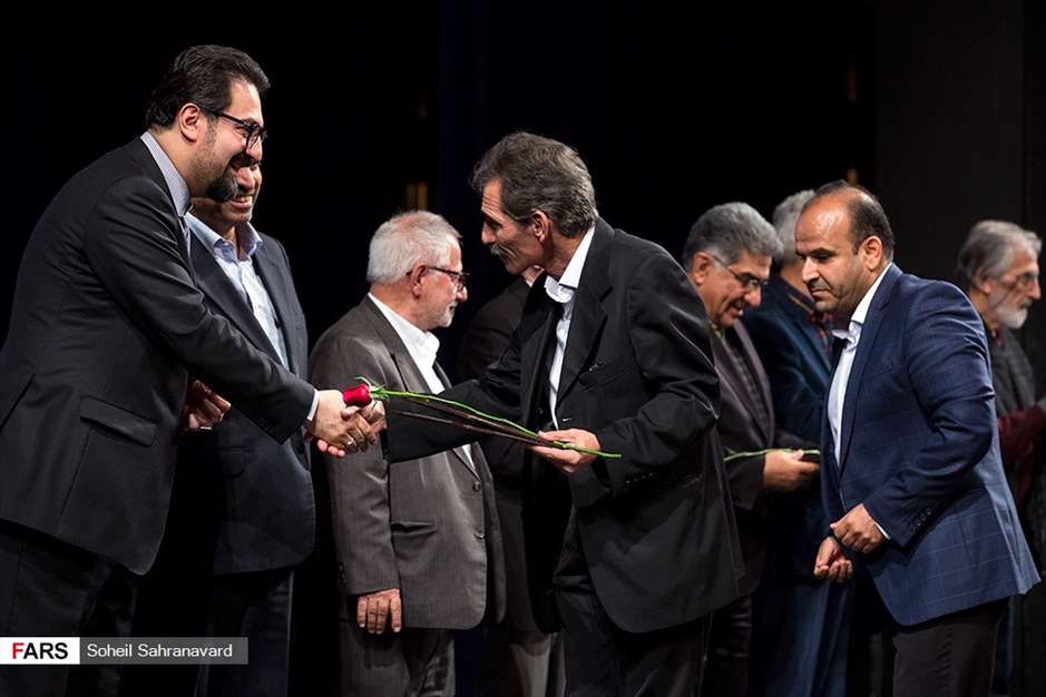 تجلیل از نوازندگان سازهای خاکی