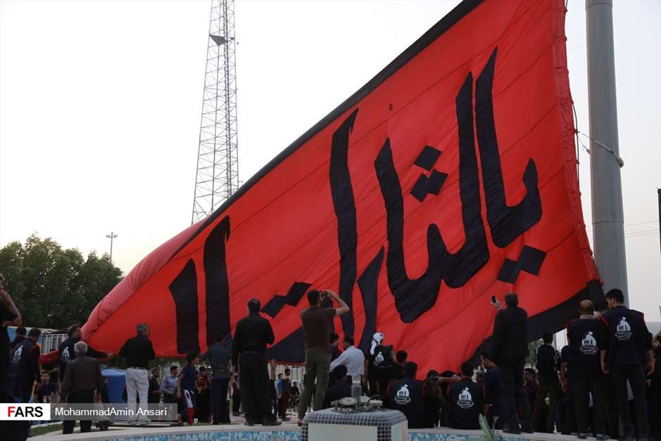 برافراشته شدن بزرگترین پرچم حسینی در شلمچه