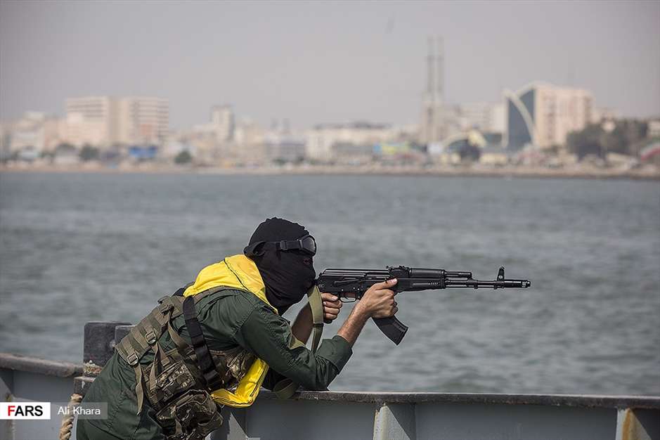 رژه بزرگ دریایی ارتش و سپاه در خلیج فارس