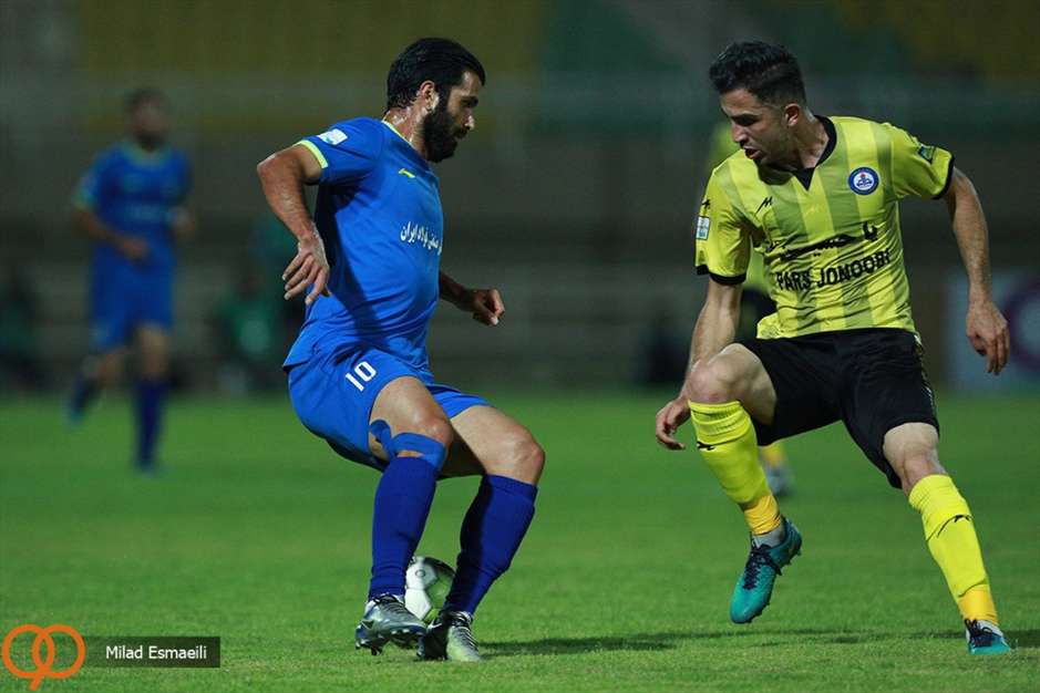 بازی فوتبال استقلال خوزستان و پارس جنوبی جم