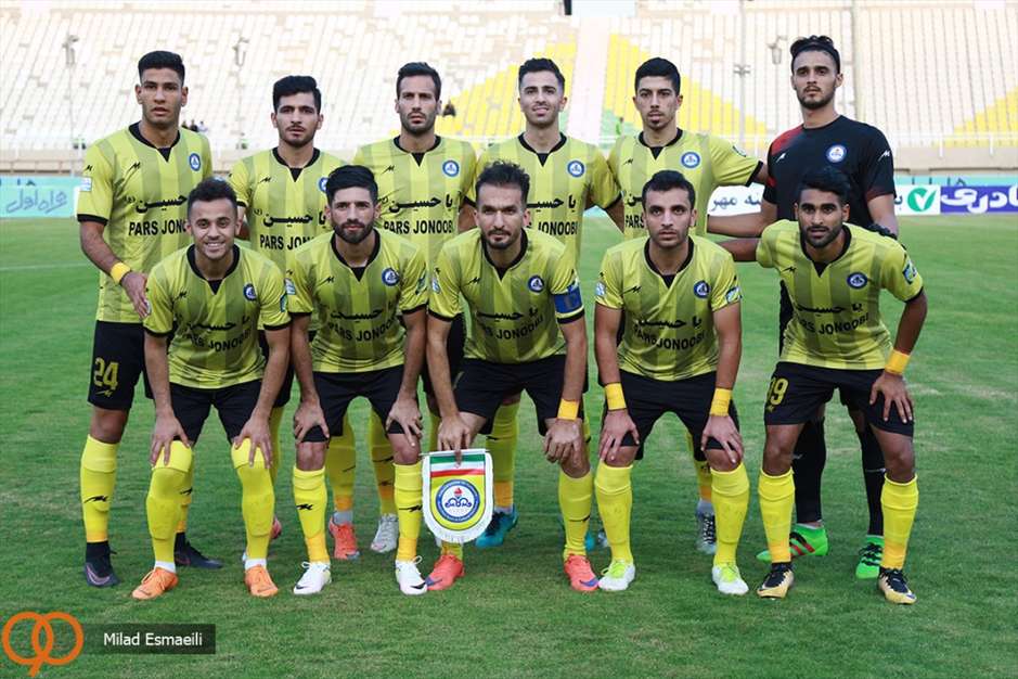 بازی فوتبال استقلال خوزستان و پارس جنوبی جم