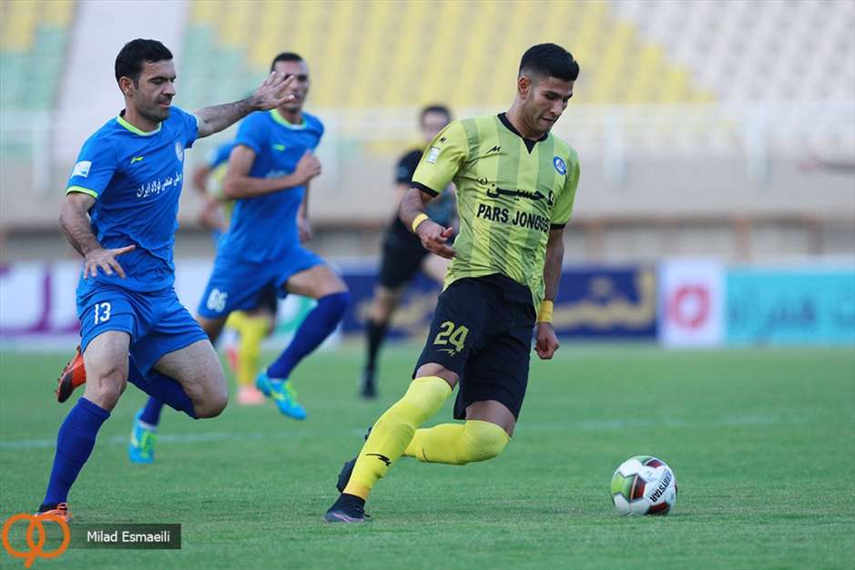 بازی فوتبال استقلال خوزستان و پارس جنوبی جم