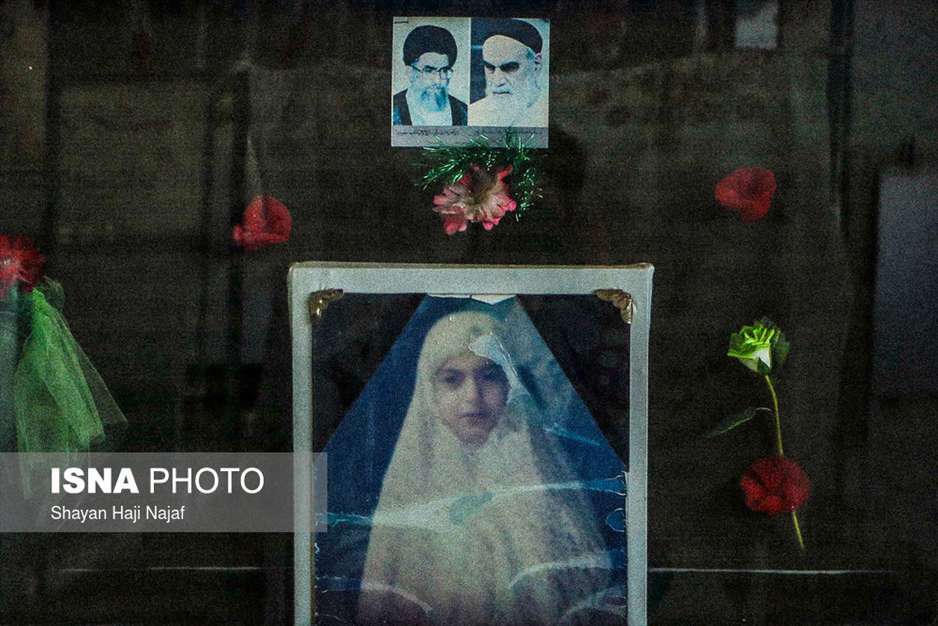 دفن کودکی زیر آوار جنگ