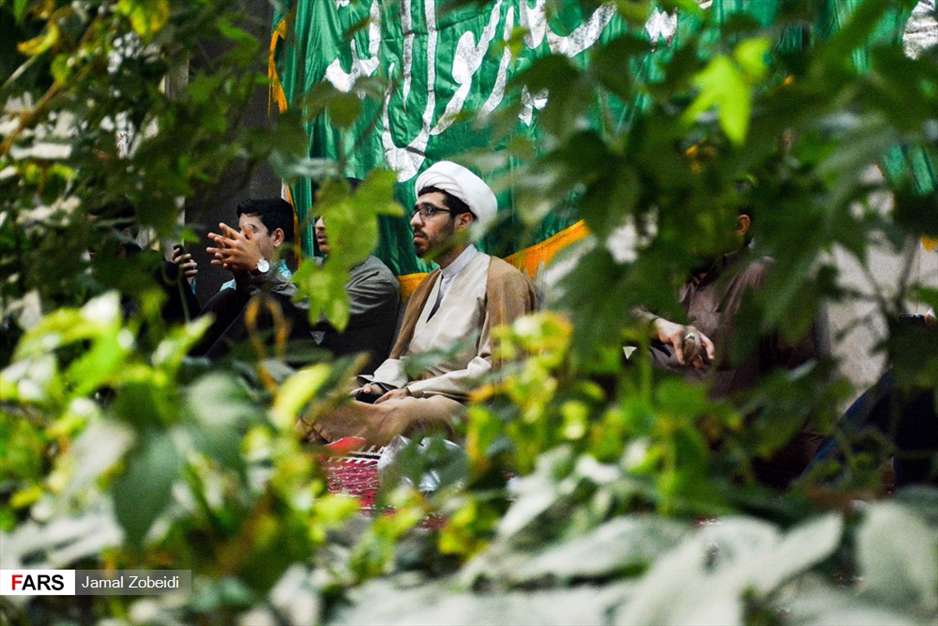 مراسم عمامه گذاری طلاب مدرسه علمیه امام خامنه‌ای اهواز