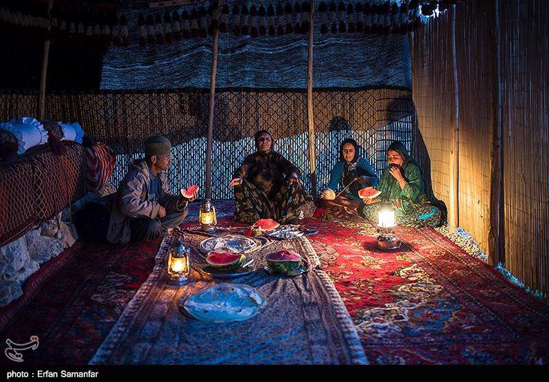 برپایی سیاهچادر عشایری در یک شهر جدید برپایی سیاهچادر عشایری در یک شهر جدید