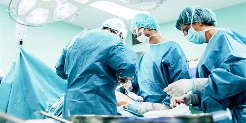 لیپوساکشن در مطب و کلینیک پوست و مو تخلف است لیپوساکشن در مطب و کلینیک پوست و مو تخلف است