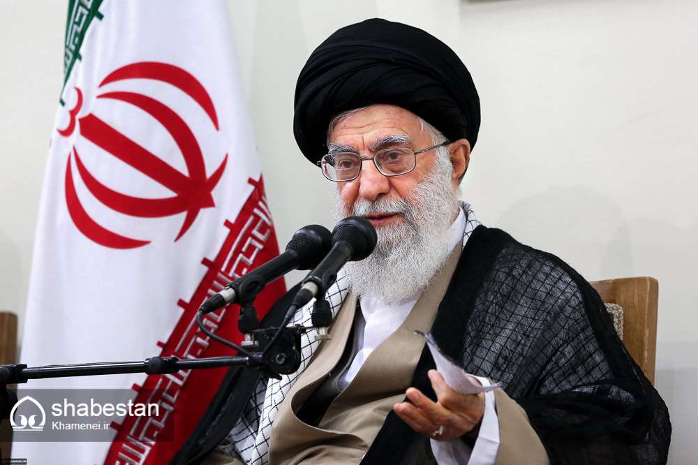 اگر مبارزهی با استکبار نباشد، ما اصلاً تابع قرآن نیستیم اگر مبارزهی با استکبار نباشد، ما اصلاً تابع قرآن نیستیم