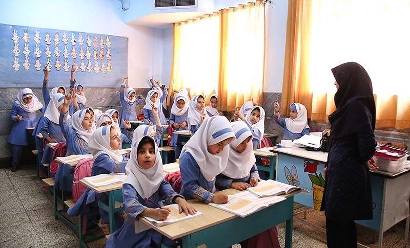 صدای مطالبات معلمان را بشنویم