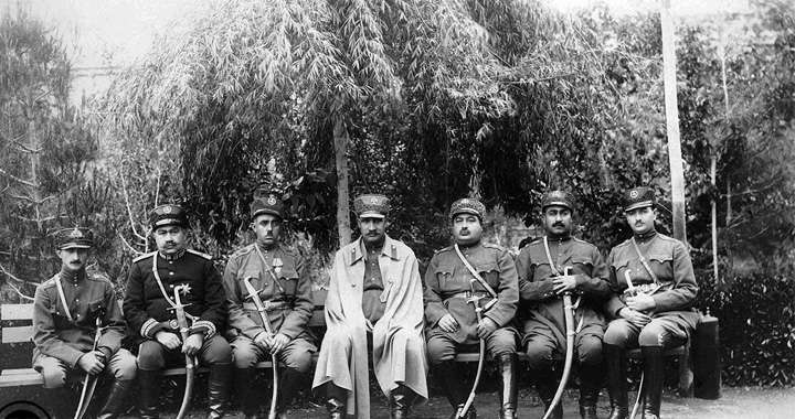 جمهوریت و یا سلطنت رضاخانی! جمهوریت و یا سلطنت رضاخانی!