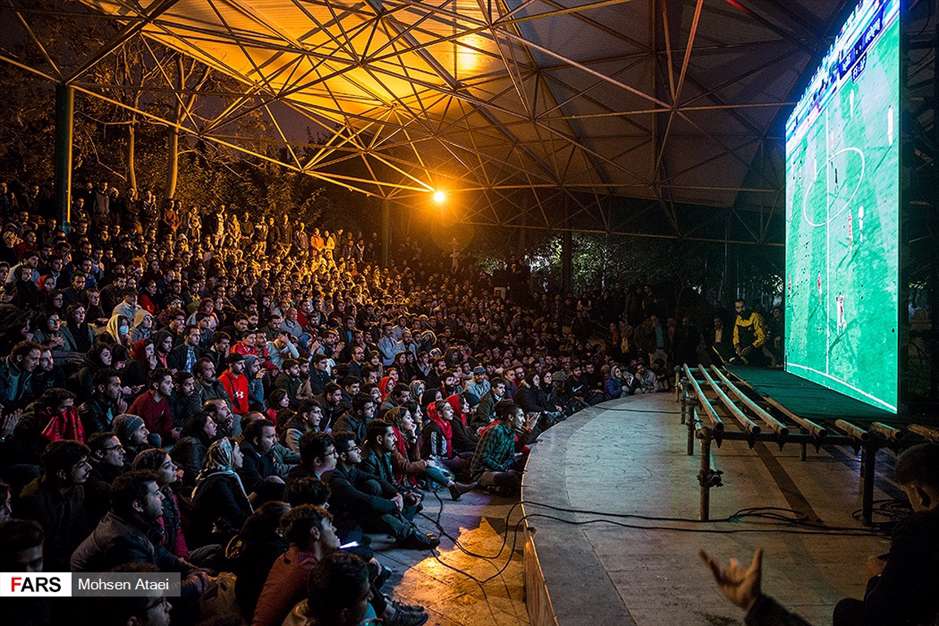 تماشای دیدار پرسپولیس و کاشیما در پارک لاله