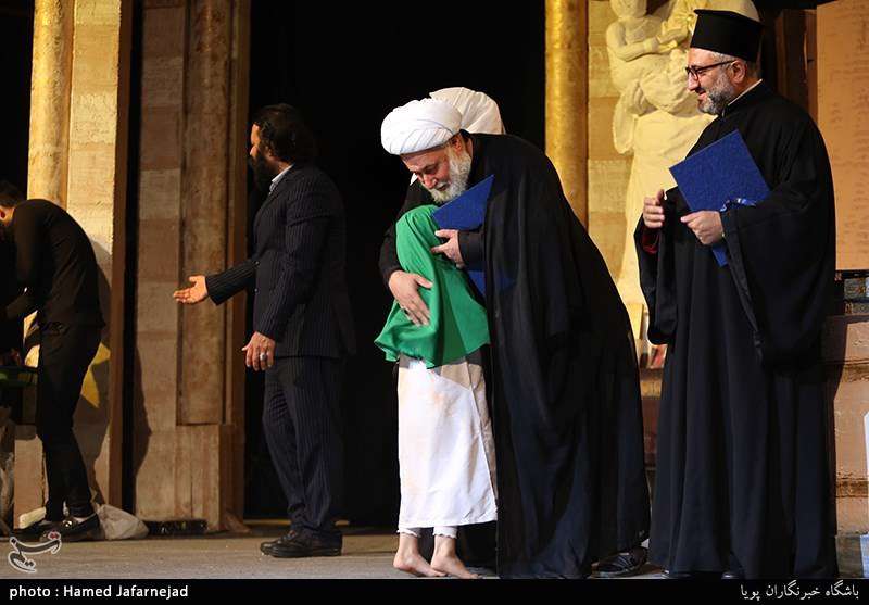 نمایش (خورشید از حلب طلوع می‌کند) 