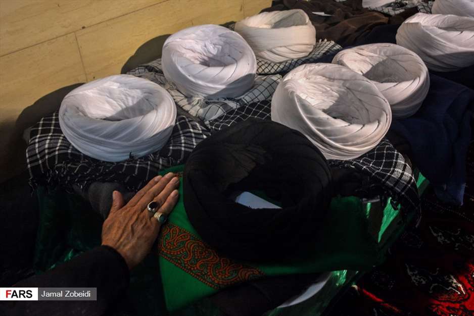 مراسم عمامه گذاری طلاب مدرسه علمیه امام خامنه‌ای اهواز