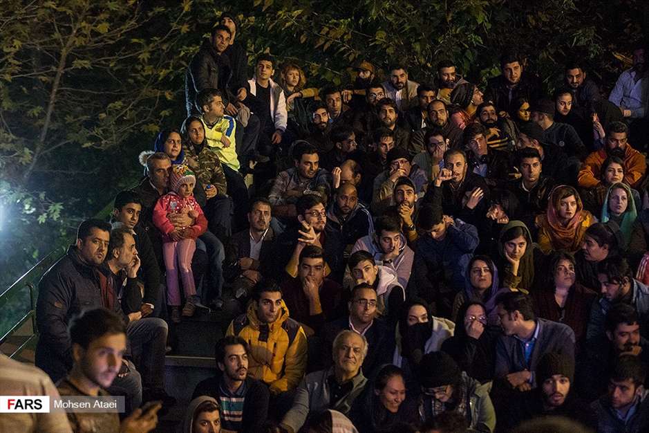 تماشای دیدار پرسپولیس و کاشیما در پارک لاله