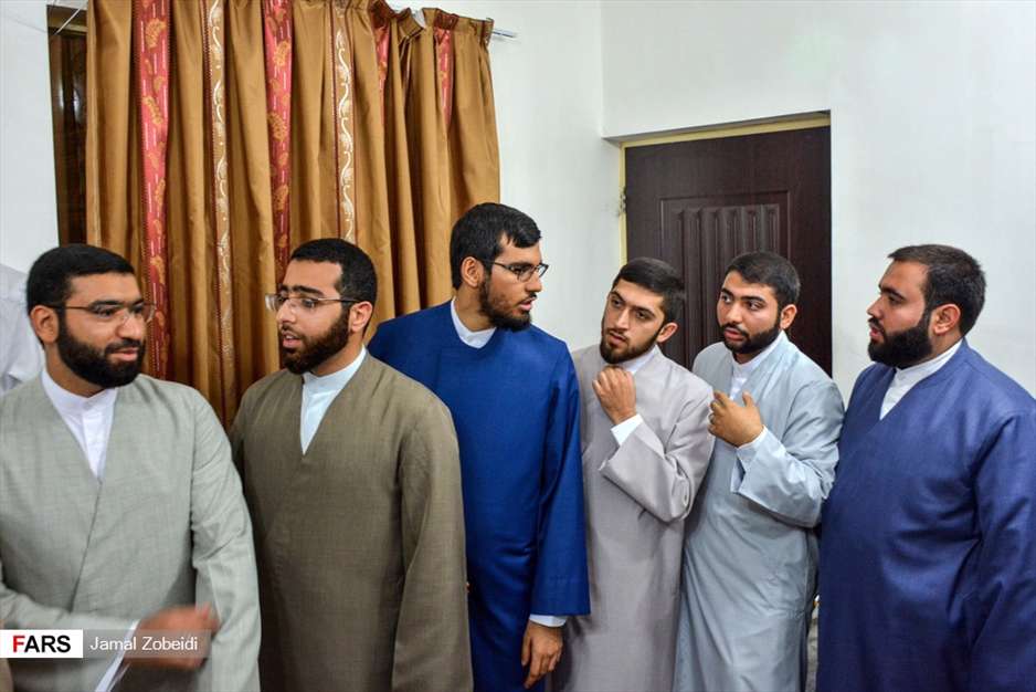 مراسم عمامه گذاری طلاب مدرسه علمیه امام خامنه‌ای اهواز