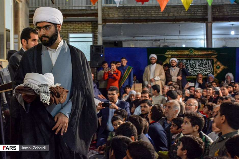 مراسم عمامه گذاری طلاب مدرسه علمیه امام خامنه‌ای اهواز