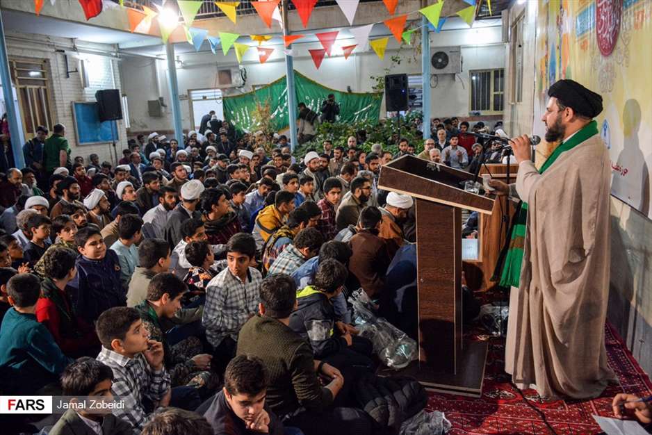 مراسم عمامه گذاری طلاب مدرسه علمیه امام خامنه‌ای اهواز