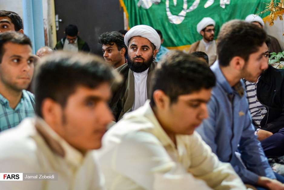 مراسم عمامه گذاری طلاب مدرسه علمیه امام خامنه‌ای اهواز