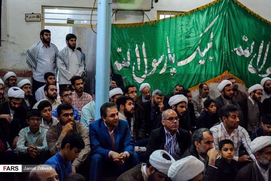 مراسم عمامه گذاری طلاب مدرسه علمیه امام خامنه‌ای اهواز