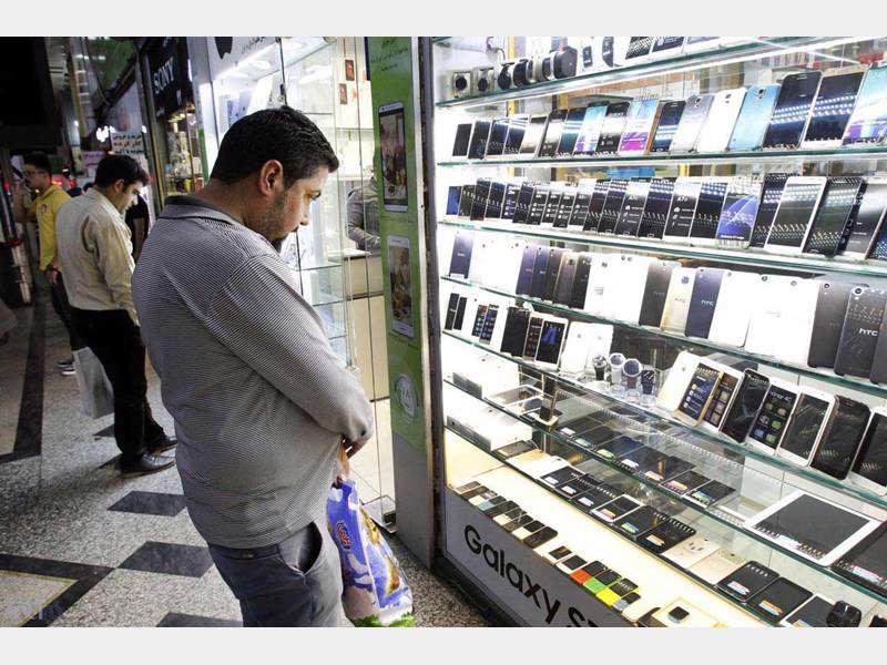 بازار تلفن همراه همچنان در کما