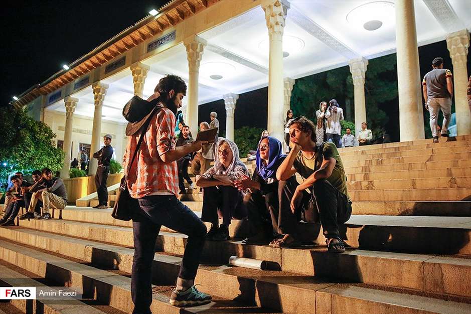 زندگی در جوار امامِ غزل