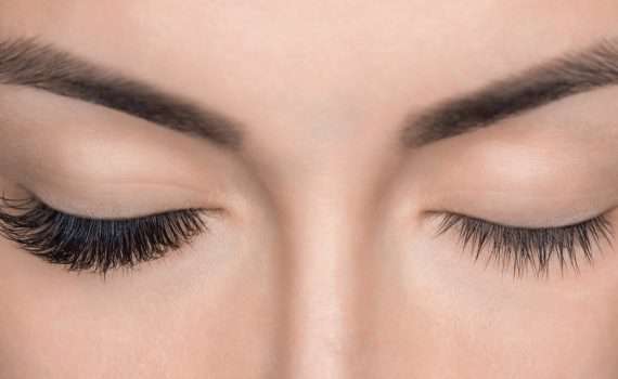 اکستنشن مژه را با این روش به راحتی جدا کنید اکستنشن مژه را با این روش به راحتی جدا کنید