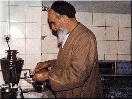 چرا مسئولان مشی ساده زیستی را فراموش کرده اند؟ چرا مسئولان مشی ساده زیستی را فراموش کرده اند؟