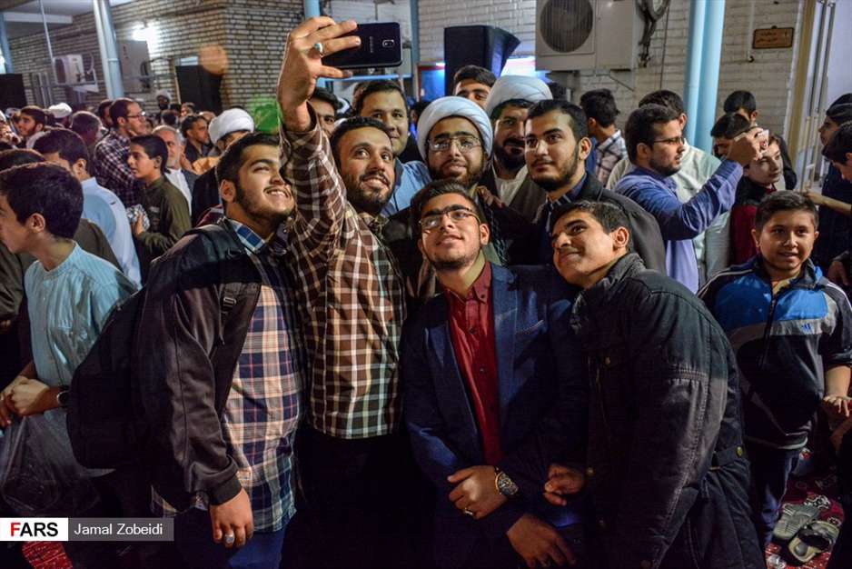 مراسم عمامه گذاری طلاب مدرسه علمیه امام خامنه‌ای اهواز