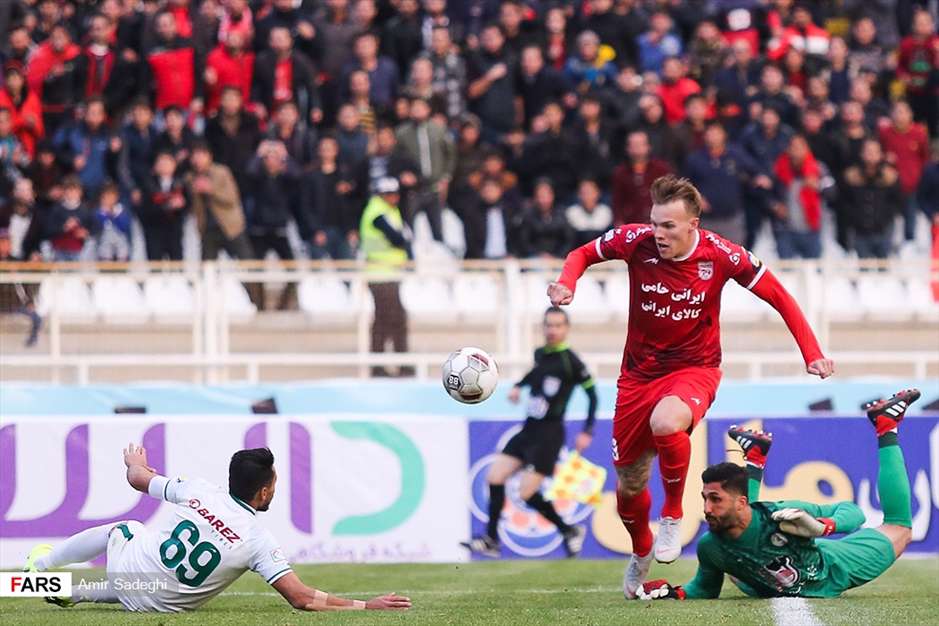 لیگ برتر فوتبال تراکتورسازی ۴ ـ ذوب آهن ۱