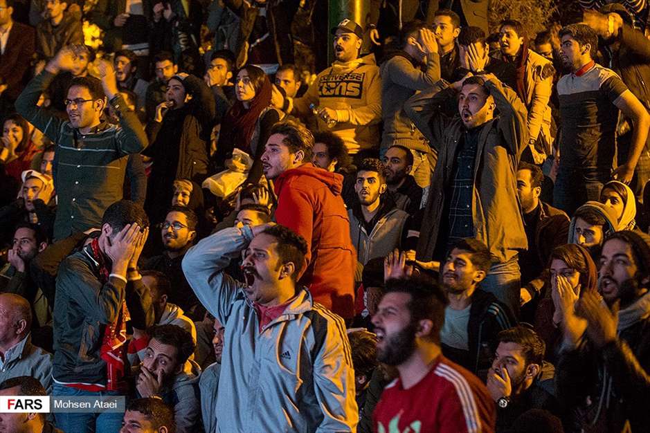 تماشای دیدار پرسپولیس و کاشیما در پارک لاله