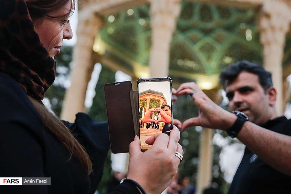زندگی در جوار امامِ غزل
