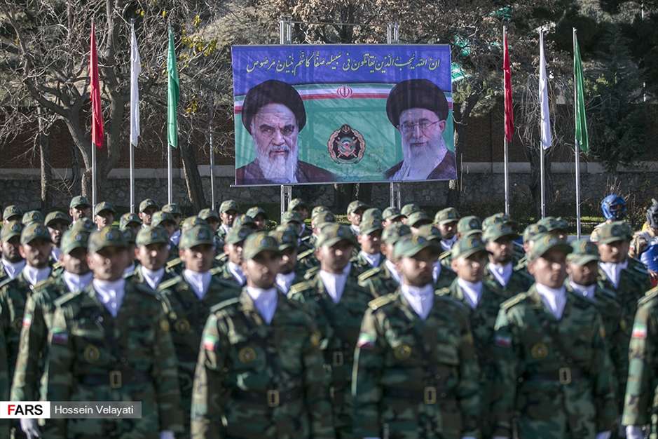 مراسم اعطای سردوشی به دانش‌پژوهان آموزشگاه‌های نظامی ارتش