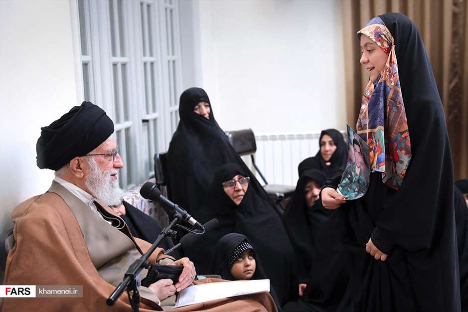 دیدار جمعی از خانواده‌های شهدای امنیت با رهبر معظم انقلاب